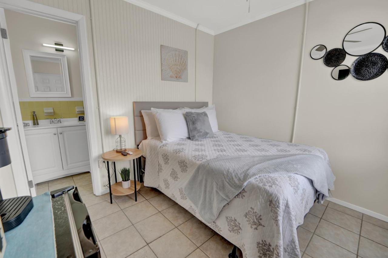 Sea Foam Suites Lower Grand Lagoon Екстериор снимка