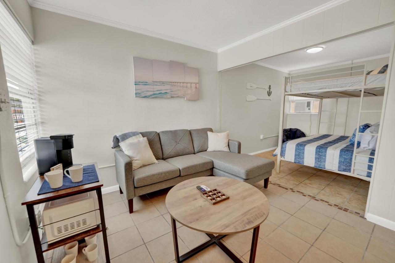 Sea Foam Suites Lower Grand Lagoon Екстериор снимка