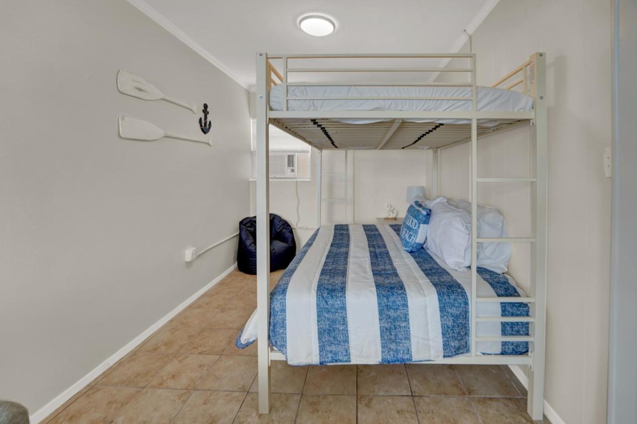 Sea Foam Suites Lower Grand Lagoon Екстериор снимка