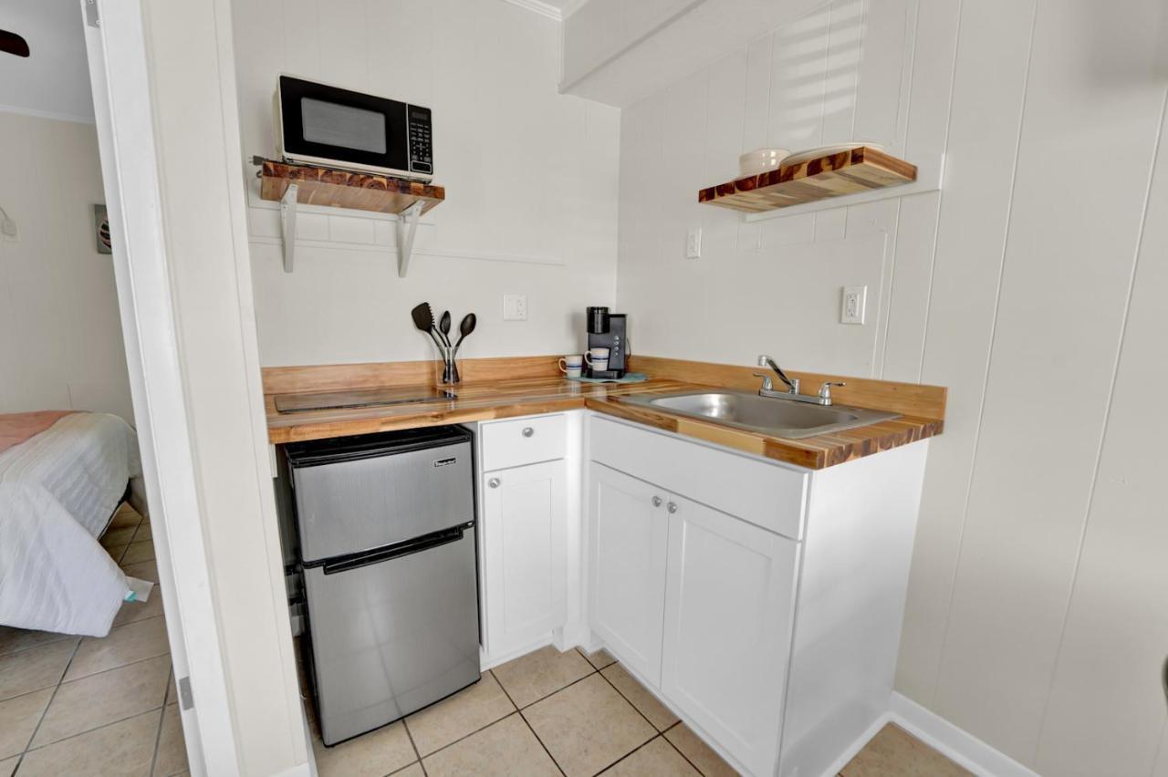 Sea Foam Suites Lower Grand Lagoon Екстериор снимка