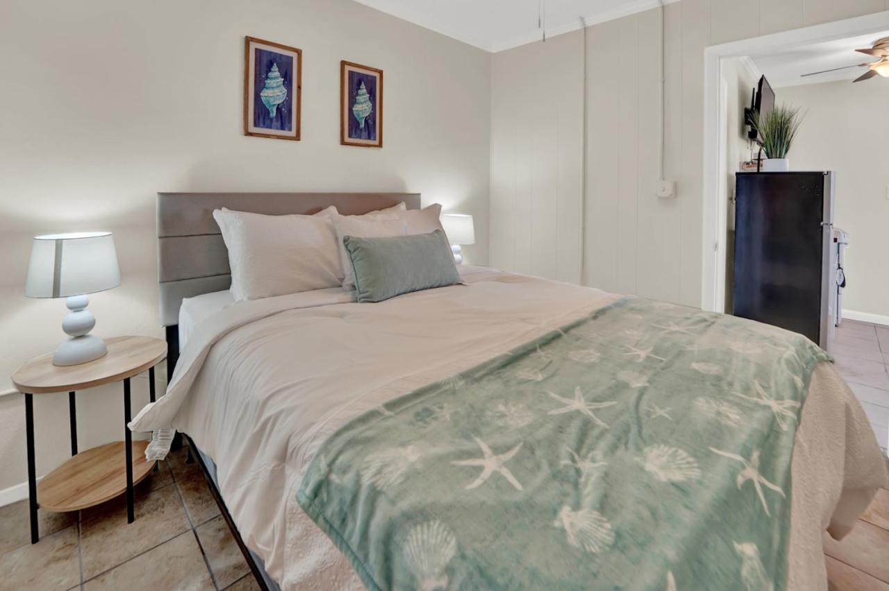 Sea Foam Suites Lower Grand Lagoon Екстериор снимка