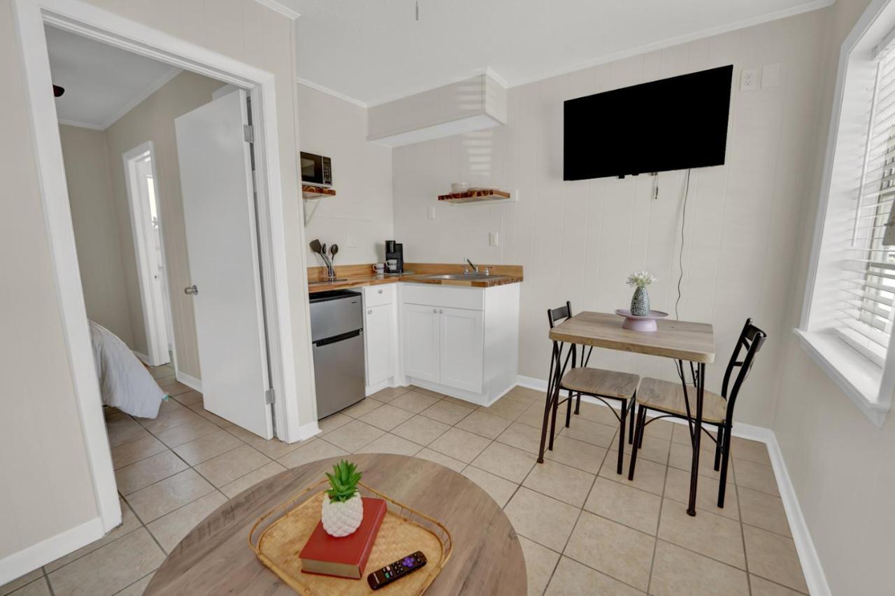Sea Foam Suites Lower Grand Lagoon Екстериор снимка